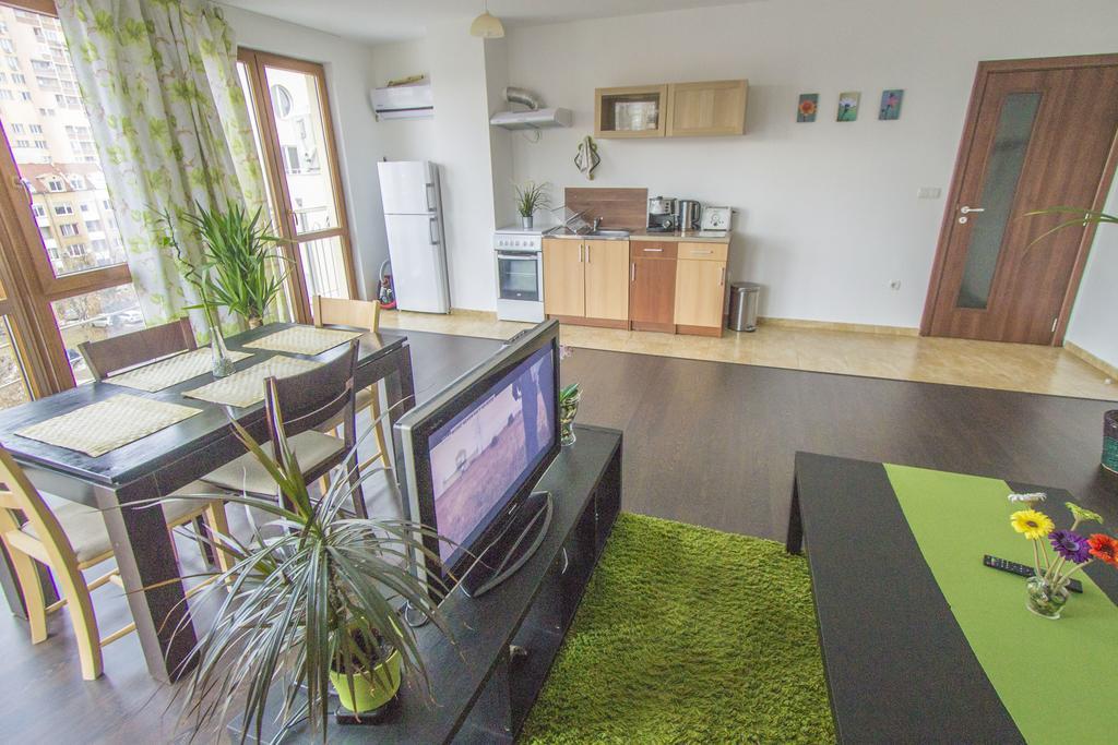 Flora Apartment Centrum Sofia Exteriör bild